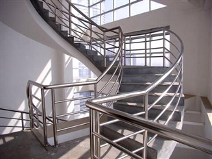 哈尔滨楼梯隔断制作安装厂家为您讲解不锈钢扶手的好处